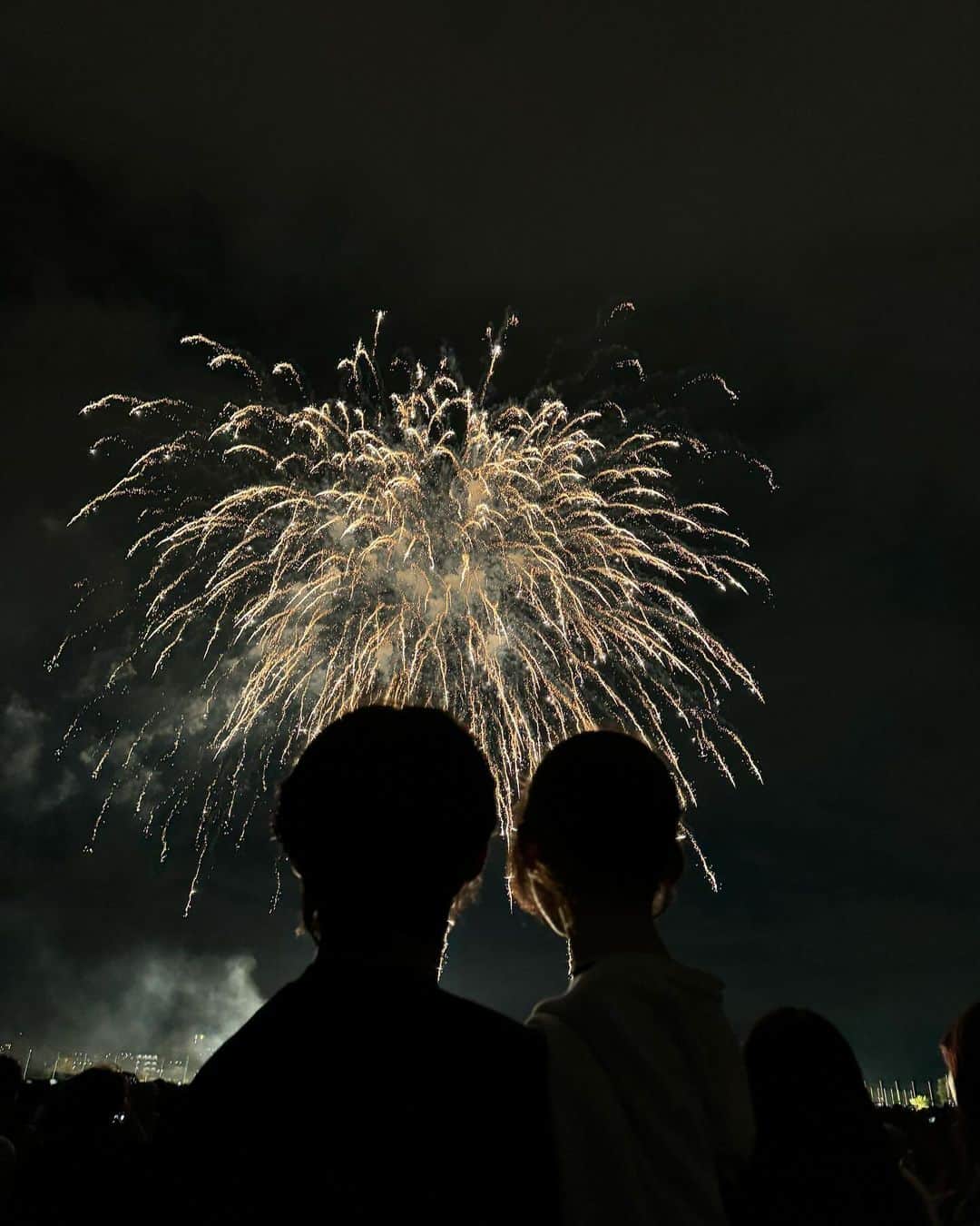 松本恵奈のインスタグラム：「二子玉花火大会🎆 ただただ空を見ながら花火の美しさに感動するこの時間って 本当に贅沢で最高すぎますね○  今年もとっても素敵でした○ #二子玉 #花火大会」