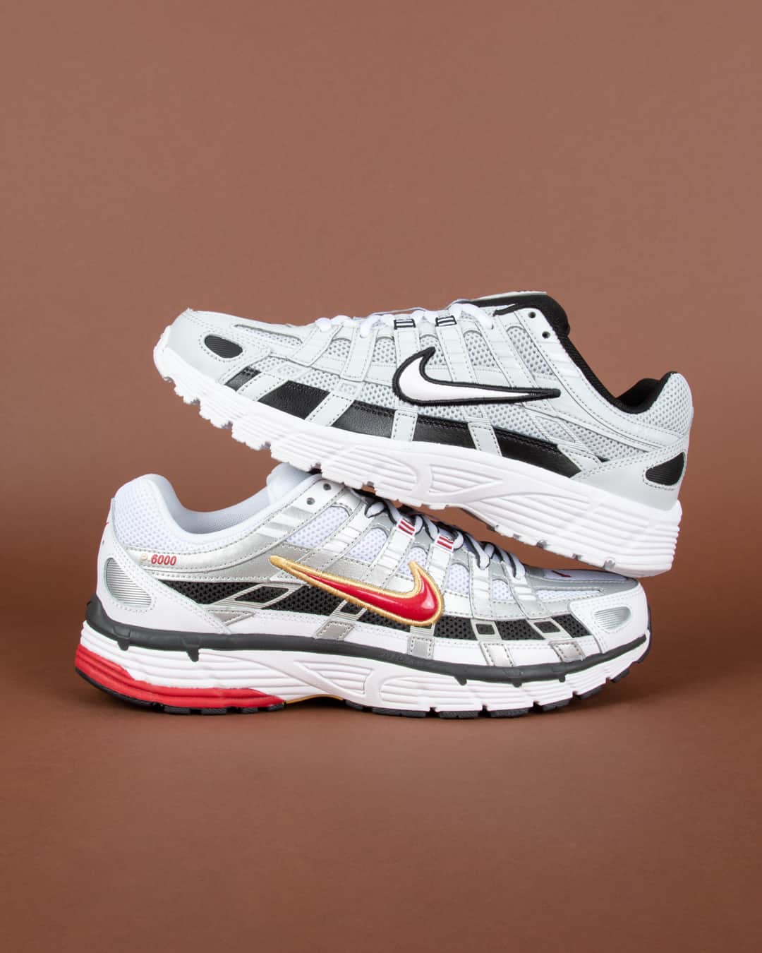 Foot Lockerのインスタグラム：「Run with heritage 💨   Classic & modern Nike silhouettes for your rotation are touching down in store & online now.   Shop > http://spr.ly/6178ub48m」