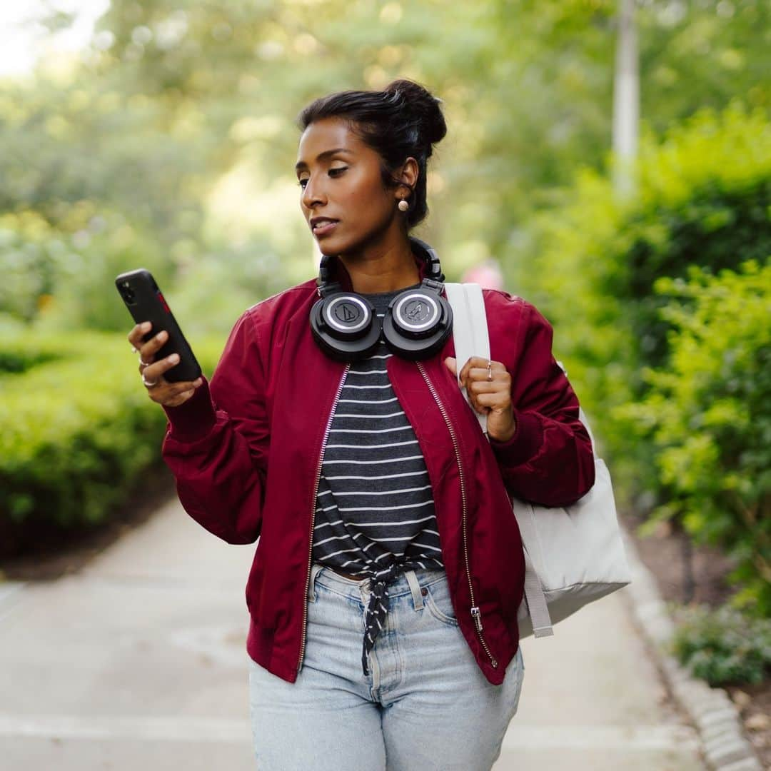 Audio-Technica USAのインスタグラム：「Jam on the move with Audio-Technica's ATH-M50xBT2! These wireless headphones have 50 hours of battery life, a travel-friendly design, and exceptional sound clarity for a quality listening experience wherever you roam. Shop now at the link in our bio.⁠ .⁠ .⁠ .⁠ #AudioTechnica #Headphones #StudioGear #StudioHeadphones」