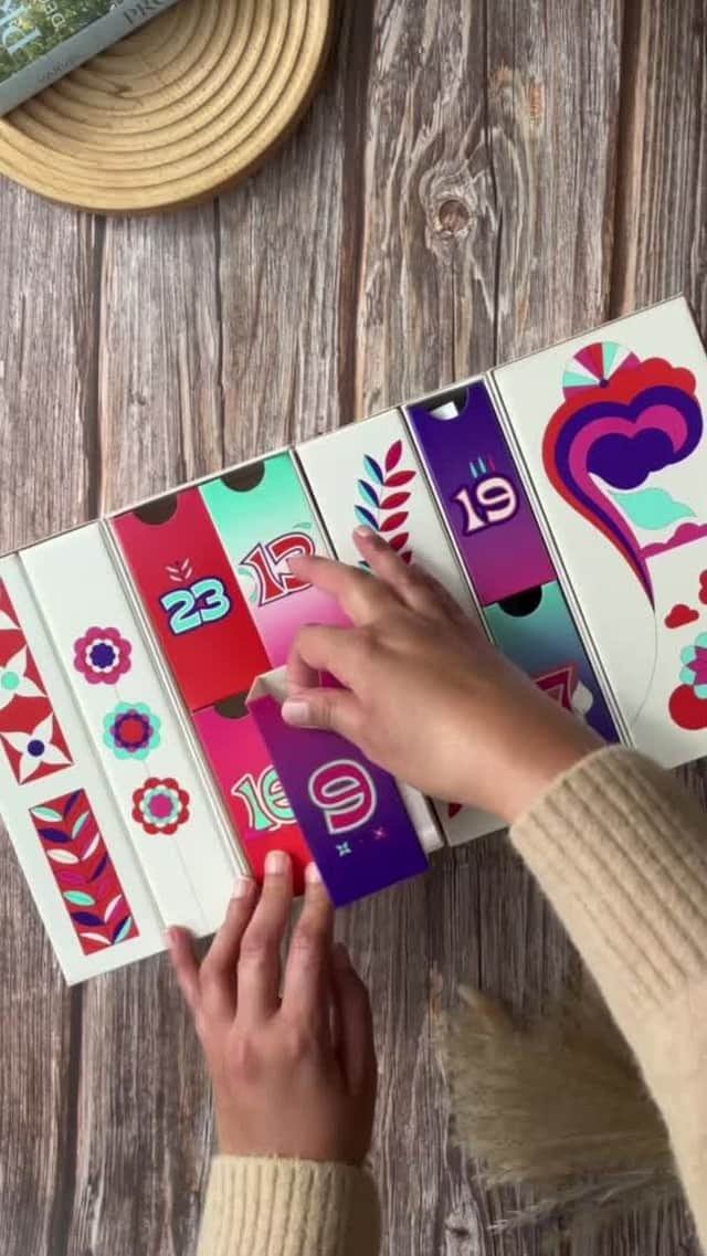 ロクシタンのインスタグラム：「Our Premium Advent Calendars are here for the holidays! Enjoy a luxury 24-piece collection of top beauty essentials with six full-sized favorites. Link in bio to learn more about this online exclusive.」