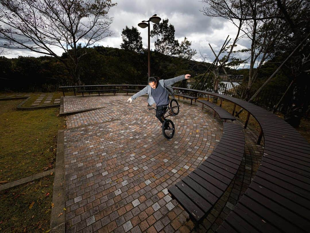 宇野陽介さんのインスタグラム写真 - (宇野陽介Instagram)「Autumn. Nature. Culture. Sports.  #aresbikes #bmx #flatland #dvsshoes  #madbunoy #nature #hyogo #freestyle #lumixphotography  #lumixjapan」10月22日 0時44分 - yorkuno