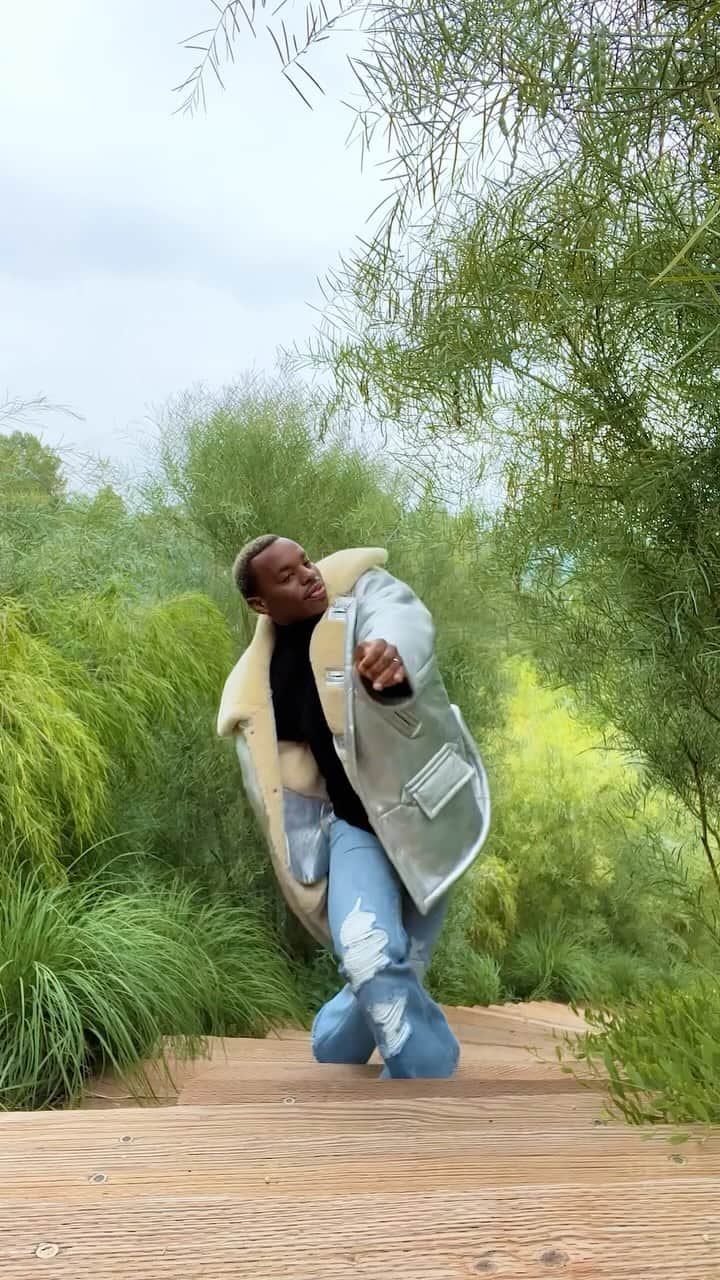 コーチのインスタグラム：「You can’t stop @lilbuckdalegend from moving to his own beat. 🪩  #WearYourShine #CoachNY」