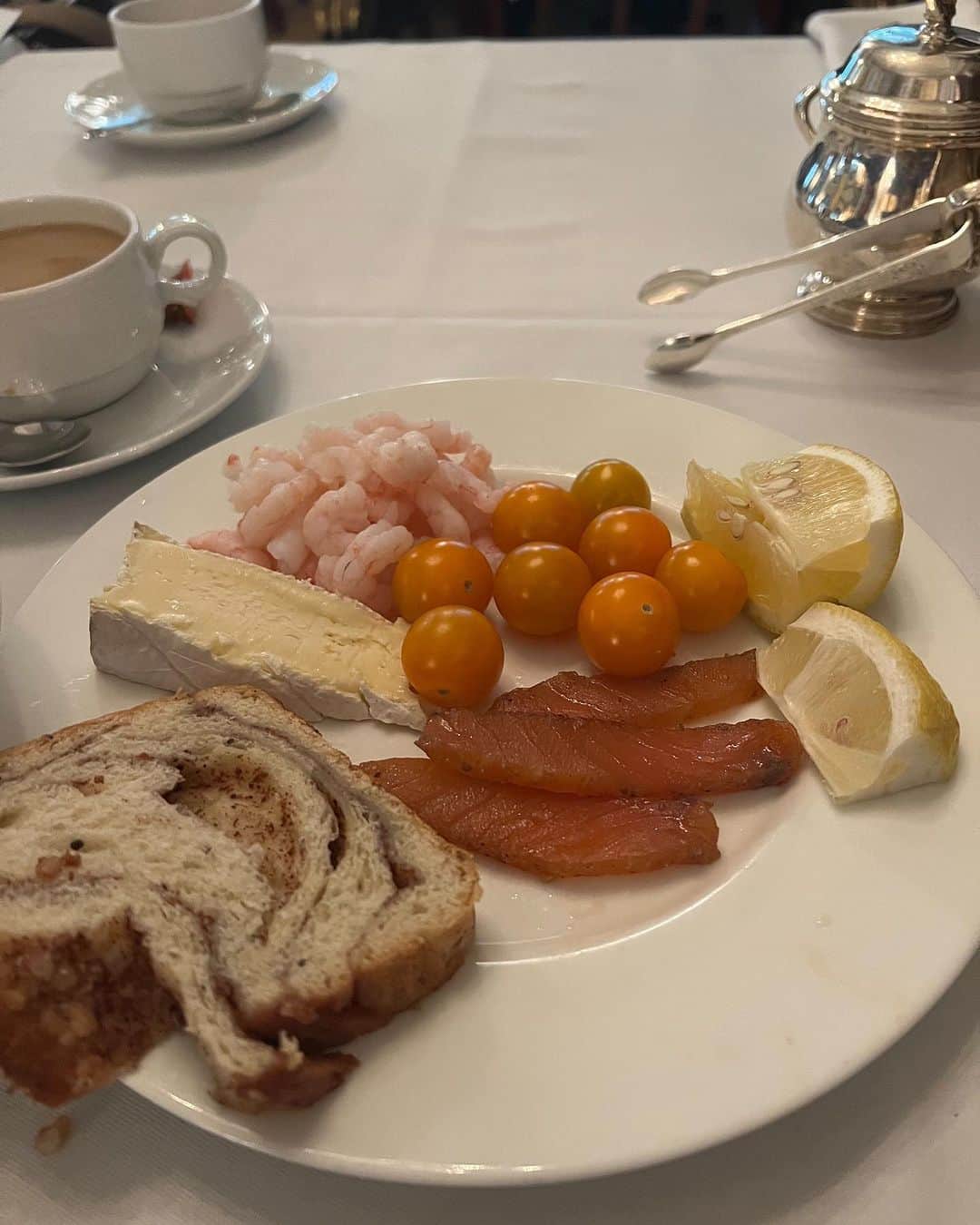 キャシー中島さんのインスタグラム写真 - (キャシー中島Instagram)「前回の投稿の写真を全部載せられなかったので追加しますね。ホテルの朝食とマリメッコのアウトレット見てくださいね。」10月22日 0時53分 - official_kathynakajima