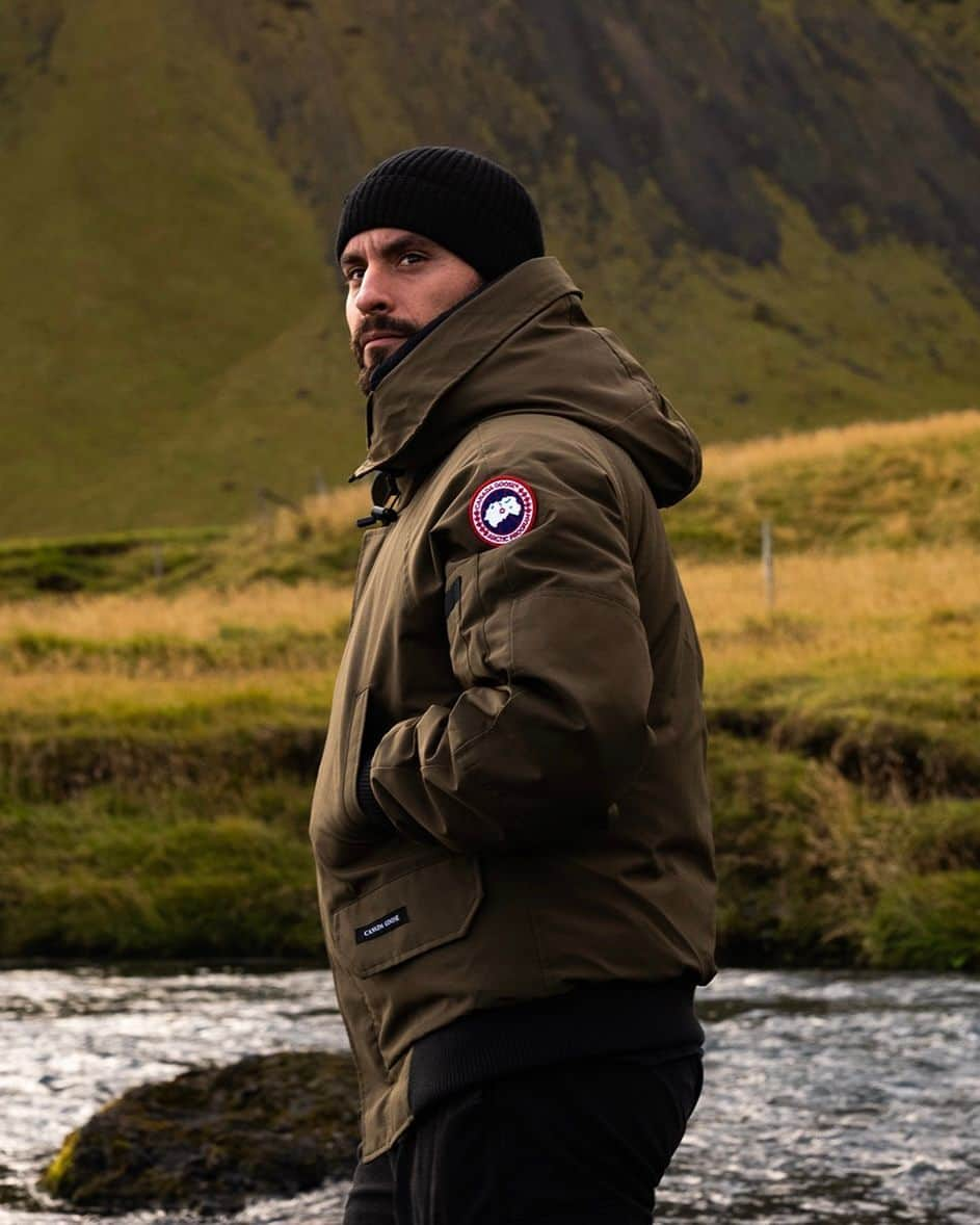 カナダグースさんのインスタグラム写真 - (カナダグースInstagram)「Our most-loved pieces spotted along the shores of Black Sand Beach in Iceland, the Chilliwack Bomber wore by photographer @aa.vision and Professional Kayaker @tommybrady in our latest Black Label Expedition Parka. We know how to take classic styles to new heights. #LiveInTheOpen  Shop now through our link in bio.​」10月22日 1時00分 - canadagoose