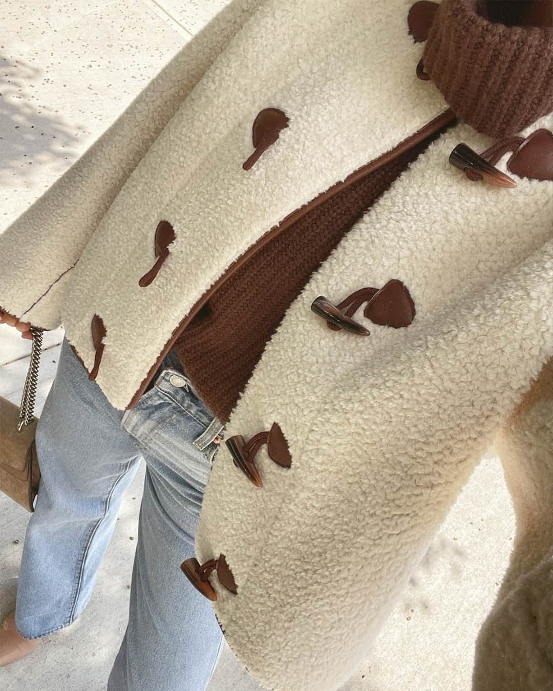 スプレンディドさんのインスタグラム写真 - (スプレンディドInstagram)「The jacket of the moment 🤎 #splendidxcellajaneblog」10月22日 1時01分 - splendidla