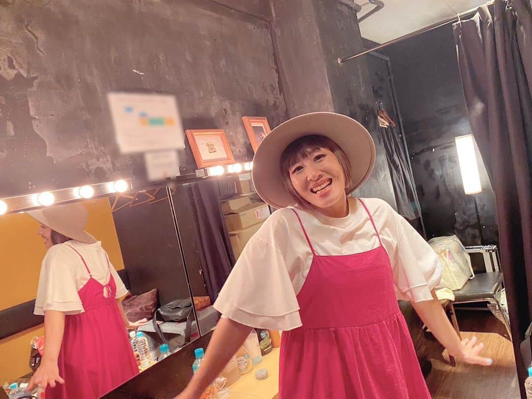 奥村愛子のインスタグラム：「🚌  ツアーファイナル 終演しました✧  ありがとうありがとうありがとう  ご来場のみんなは無事に帰れたかしら 配信のみんなも無事に見終えたかな また会いましょうね  他の写真とかあれやこれやは明日以降にー！  #極彩ワンダーツアー #奥村愛子」