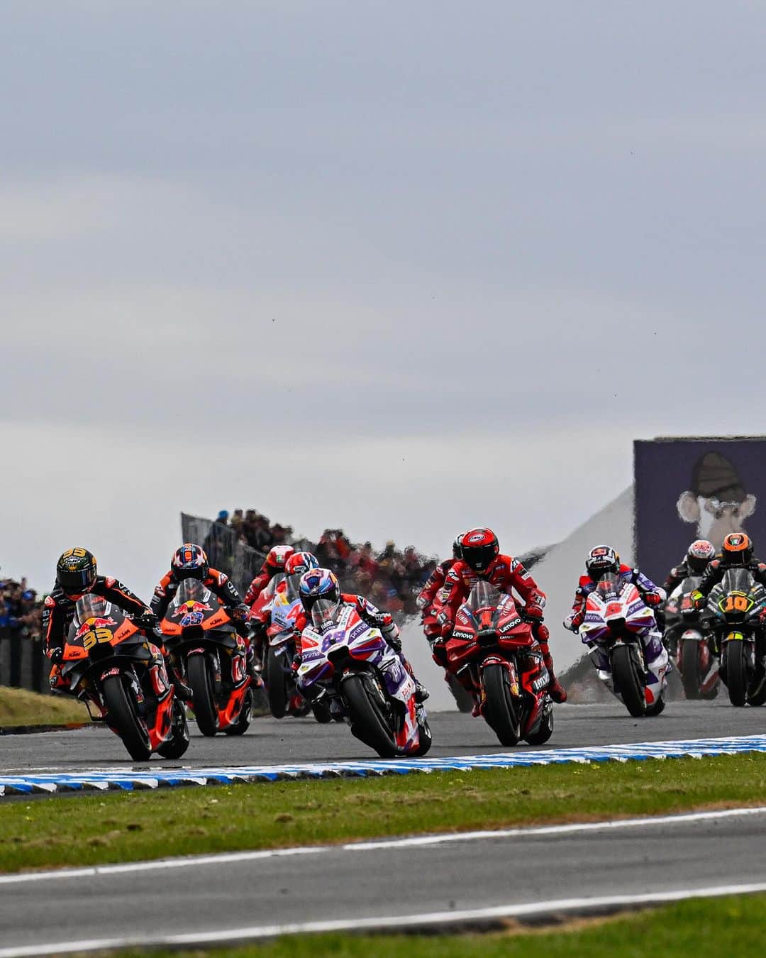 のインスタグラム：「#MotoGP races at Phillip Island… is there anything better? 🔥   #AustralianGP 🇦🇺 #MotoGP #Motorcycle #Racing #Motorsport」