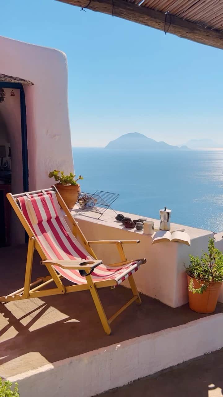 のインスタグラム：「@ottidallafior captured the breathtaking beauty of La Monachedda, owned by @roberto_di_alicudi, and the views beyond in Messina, Italy! 🌊 Did you know that Messina is home to gorgeous beaches and the stunning Strait of Messina?  📽 @ottidallafior 📍 La Monachedda, Messina, Italy 🎶 Laurindo Almeida - The Lamp Is Low」