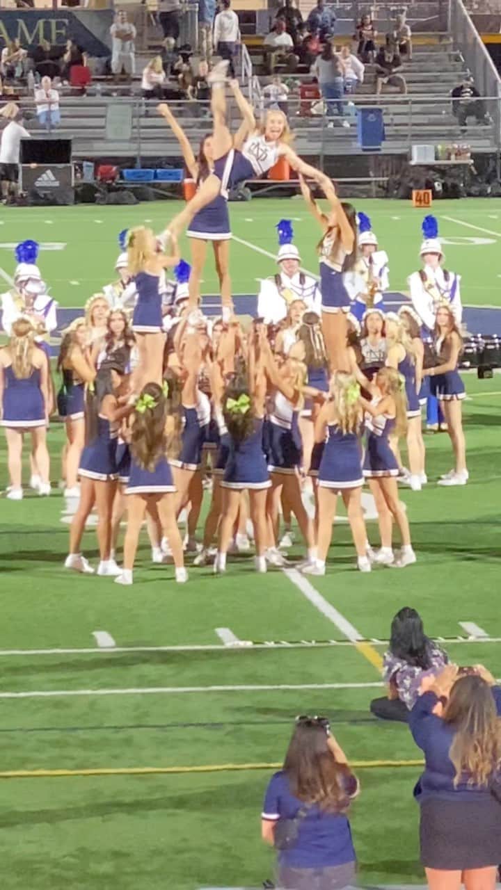 ジェニー・ガースのインスタグラム：「💕📣 Friday Night Lights up in here 📣💕 Happy HOCO kids 🤩 #GoKnights   #friday #fridaynight #fridaynightlights」