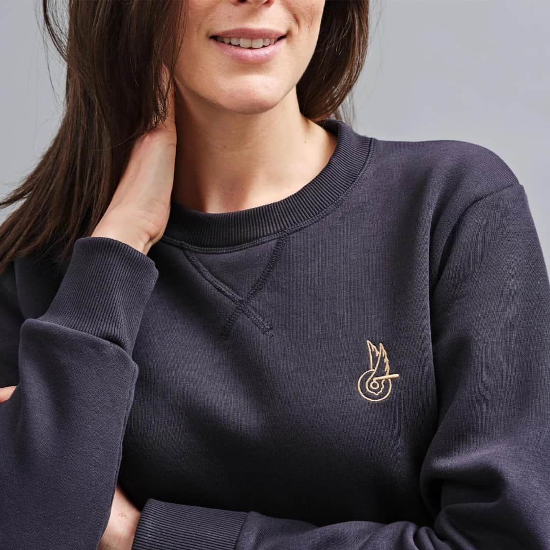 カンパニョーロのインスタグラム：「Both lightweight and soft, the Campagnolo Sweatshirt is the ideal garment for the mid-season.   A sweatshirt that’s casual yet smart and elegant, thanks to its regular cut and ribbed cuffs and hem.  The high quality that distinguishes Campagnolo clothing is apparent in the collar, which is finished with three-needle stitching for greater strength, and by the label that can be removed by hand for maximum comfort.   Head to the link in our bio to discover more.  #DreamBigger #CampagnoloApparel #Campagnolo」