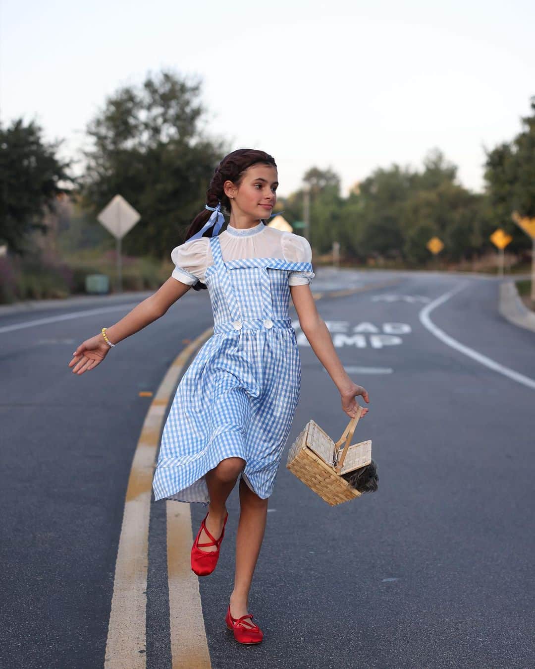 アマンダ・スタントンさんのインスタグラム写真 - (アマンダ・スタントンInstagram)「are you a good witch or a bad witch? 🪄」10月22日 1時09分 - amanda_stantonn