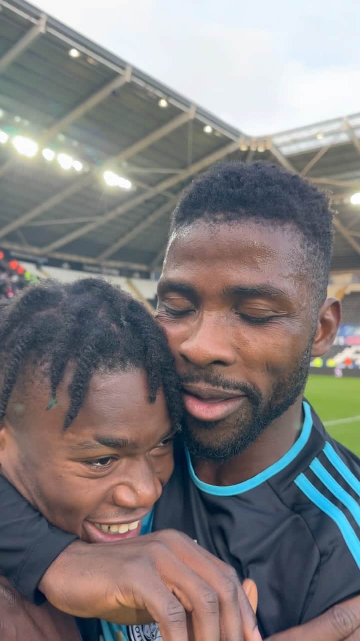 ケレチ・イヘアナチョのインスタグラム：「Goalscorers! 💬 🎥」