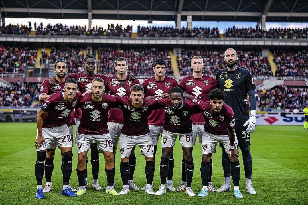 のインスタグラム：「Team 🙌  #SFT | #TorinoInter」