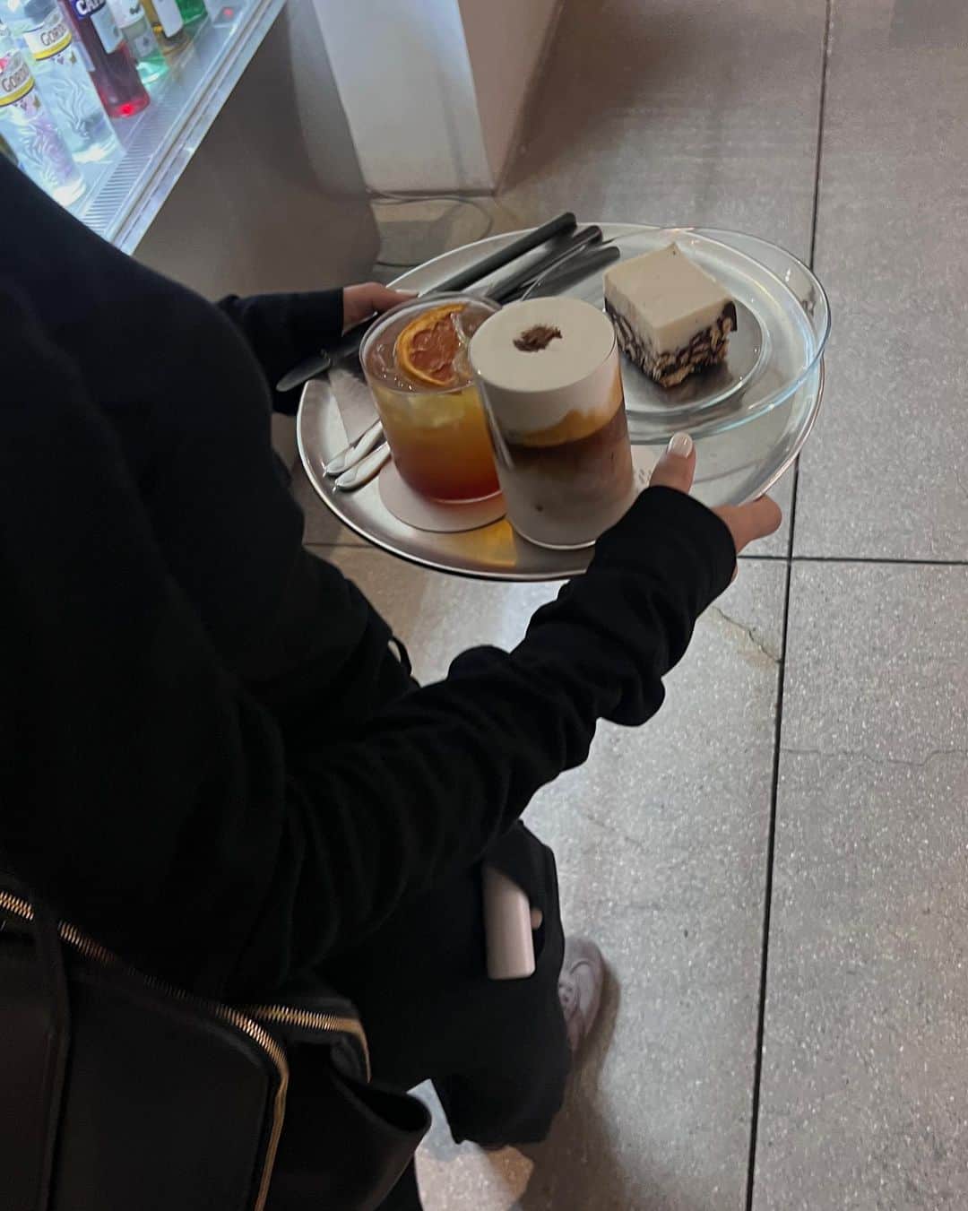 濱田杏奈のインスタグラム：「_  コロナ前に次韓国行ったら行きたいなと思ってた所☕️♡  日本ではもう新しいカフェに行く事も減ってしまったけど 韓国ではお買い物の休憩でカフェに行くのが 楽しみのひとつでもある🫰🏻  #hamada_diary」