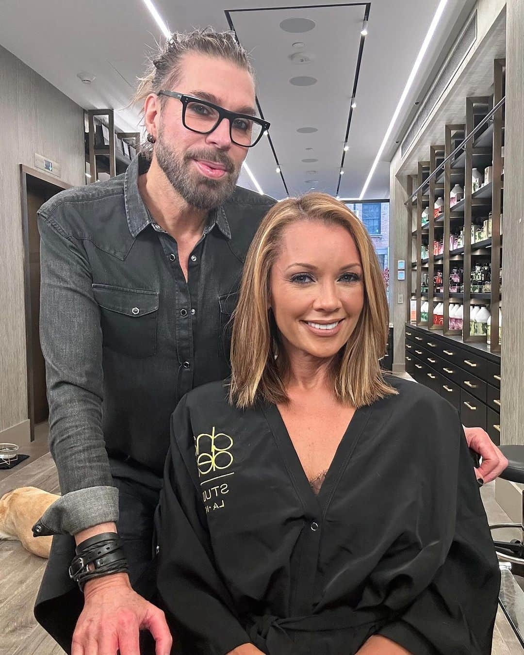 ヴァネッサ・ウィリアムスさんのインスタグラム写真 - (ヴァネッサ・ウィリアムスInstagram)「Thanks for my lovely hair spa treatments @chazdean 🙏🏽 Cut, moisture , indigo and pampering 🥂 and of course, all of the organic products you’ve created. Welcome to NYC」10月22日 1時28分 - vanessawilliamsofficial