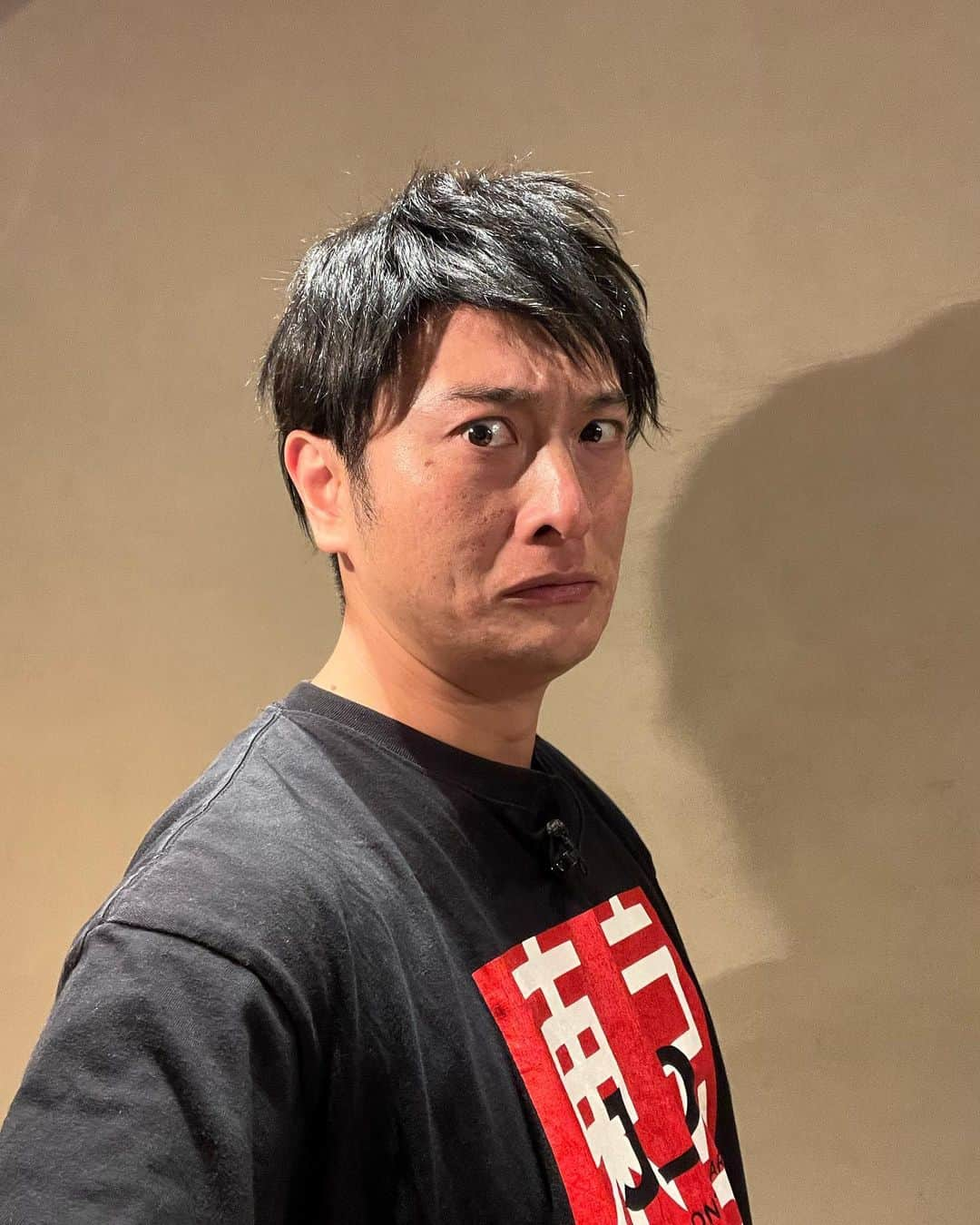 JP（ものまねタレント）さんのインスタグラム写真 - (JP（ものまねタレント）Instagram)「柳の下に佐々木蔵之介🌱  仕事のご依頼はインスタのDMでお問合せください。  Twitterアカウント→　#jpmaesaka Twitterアカウントポケモン→#jp_pkmn YouTubeチャンネル→#モノマネモンスターJP TikTok→#monomamejp #せやねん #佐々木蔵之介 #MBS #キングオブコント2023🏆  #トクメイ  #ものまね代行世代 #ワイドナショー #JPさん #松本人志 #浜田雅功 #ダウンタウン #ものまね芸人 #松本人志ものまね #研音 #川島明ものまね #ラヴィット #滋賀芸人 #農業高校出身 #すべらない話 #IPPONグランプリ #ダウンタウンDX #どどどどっとJP #おはスタポケモン部 #ポケモン #しゃべくり007」10月22日 1時36分 - metamonjp