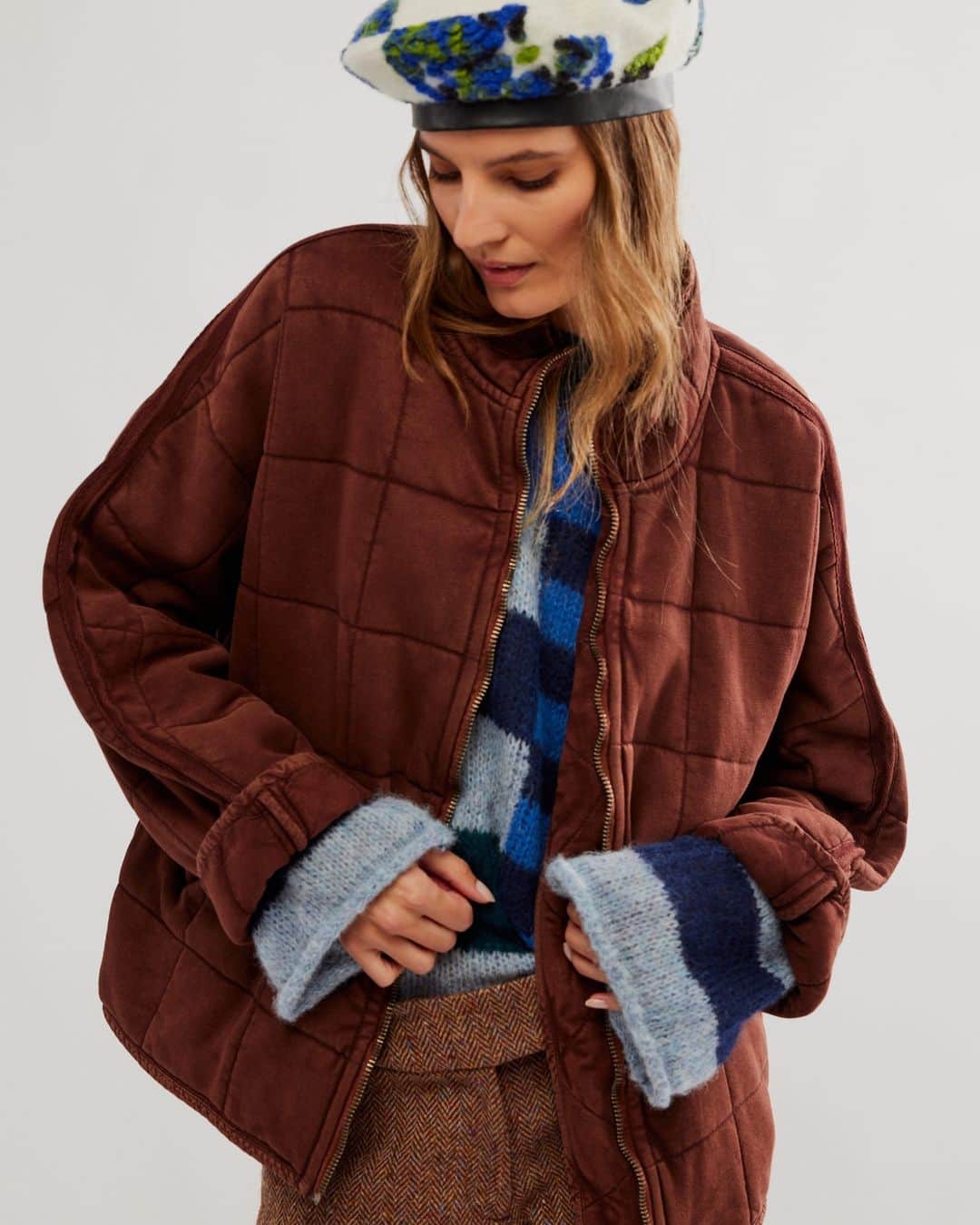 freepeopleのインスタグラム：「New color alert. Link in bio to shop the top-rated Dolman Quilted Knit Jacket in Deep Mahogany.」