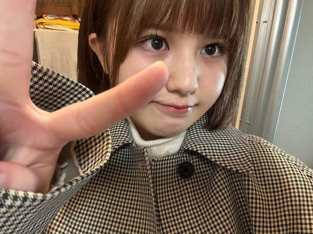 池田レイラのインスタグラム：「ぷちゅぷちゅ 訳あってものすんごくオン眉だったのですが頑張って伸びてきたぞー！！」