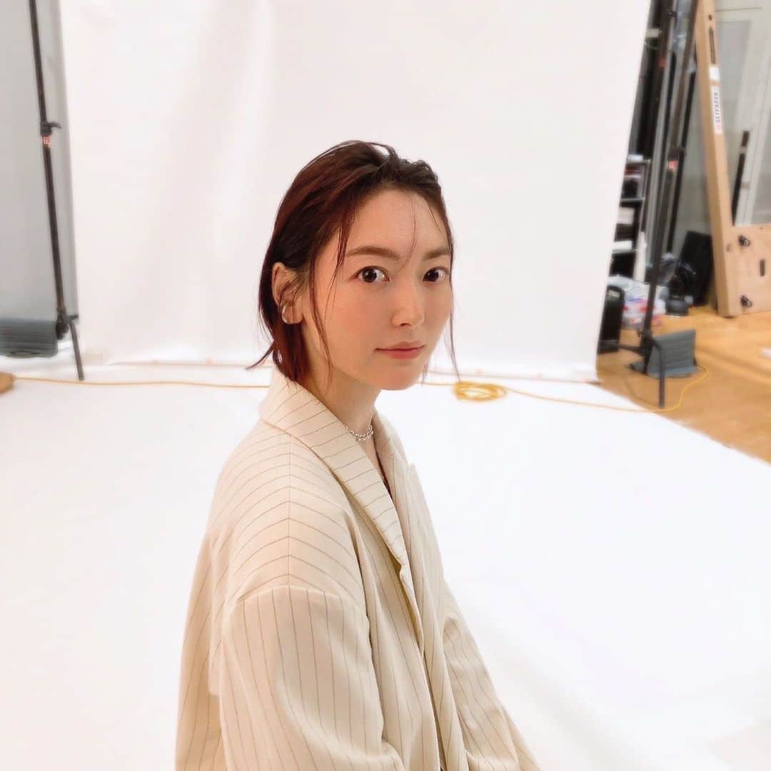 花澤香菜さんのインスタグラム写真 - (花澤香菜Instagram)「. マキア12月号 のオフショット✨ Diorのコンシーラーで凛としたメイクに☺️🌸 #花澤香菜  #MAQUIA」10月22日 11時39分 - hanazawa_kana.official