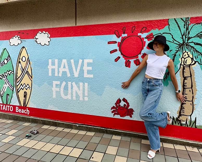 岡部亜紀さんのインスタグラム写真 - (岡部亜紀Instagram)「いつから可愛い壁になってたの❓ #太東ビーチ  #トイレの壁」10月22日 11時42分 - akiokabe