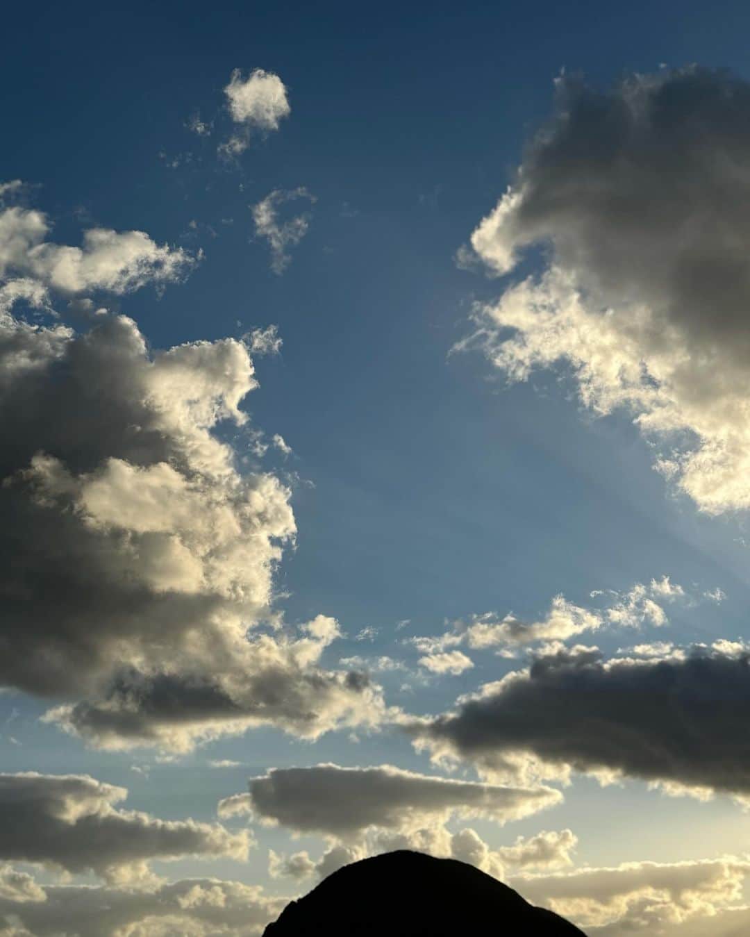 チン・ソヨンのインスタグラム：「🌥️」