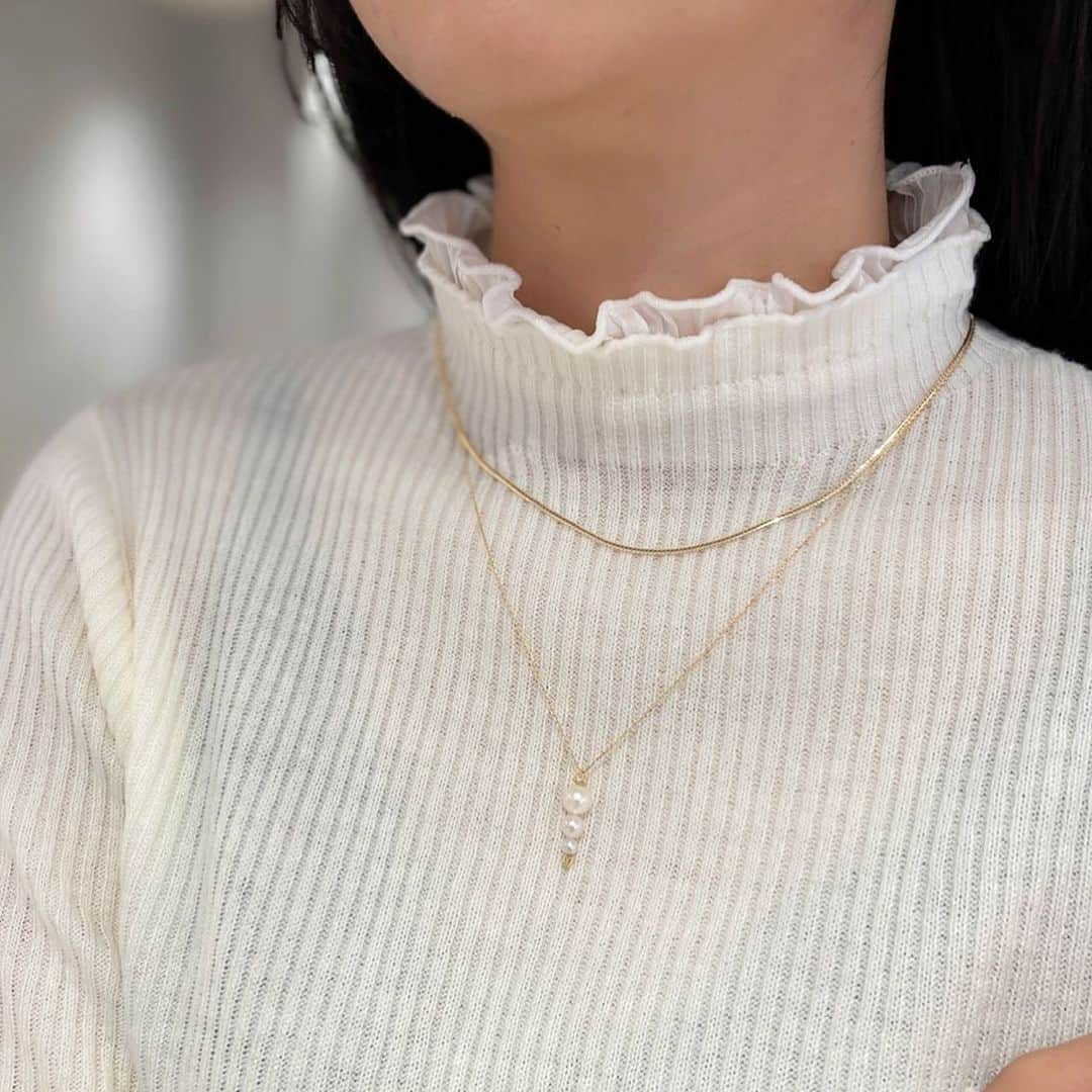 starjewelry_pressさんのインスタグラム写真 - (starjewelry_pressInstagram)「-WINTER LIMITED- PEARL SEQUENCE  静寂な聖なる夜、音階（Tone）を奏でるようにパールを連ねてテーマを表現した、モダンなジュエリー。 希少性の高いアコヤパールを贅沢にグラデーションに配したジュエリーが、胸元をシャープに彩ります。  ドロップ型の地金で留めた美しくラグジュアリーな輝きを放つダイヤモンドを合わせて、より一層上品な印象に仕上げました。  ピアスは片耳販売なので組み合わせを自由に楽しめます。  #starjewelry #スタージュエリー #winter #holiday #limitedmodel #winterlimited #toneoflove #sequence #jewelry」10月22日 12時03分 - starjewelry_press