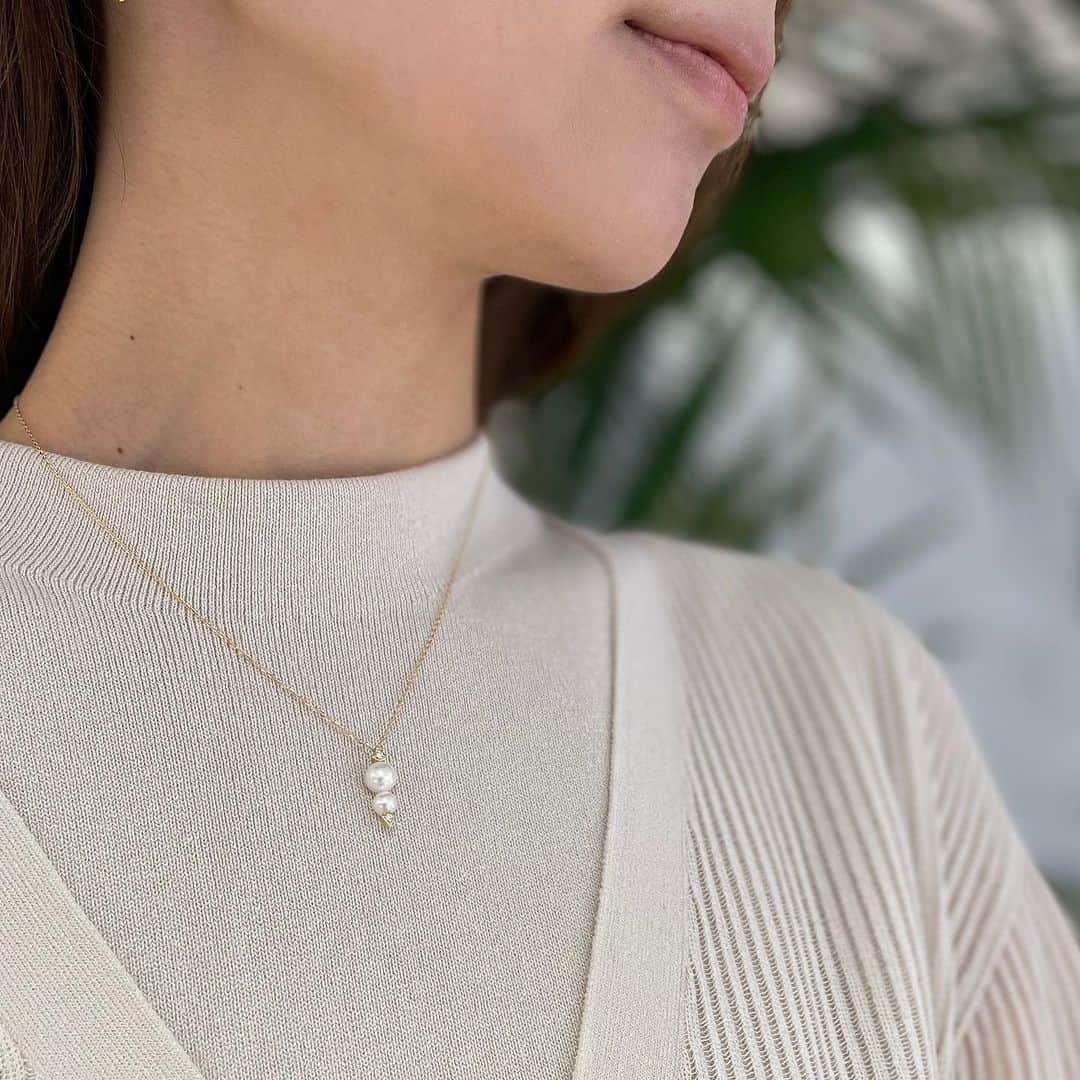 starjewelry_pressさんのインスタグラム写真 - (starjewelry_pressInstagram)「-WINTER LIMITED- PEARL SEQUENCE  静寂な聖なる夜、音階（Tone）を奏でるようにパールを連ねてテーマを表現した、モダンなジュエリー。 希少性の高いアコヤパールを贅沢にグラデーションに配したジュエリーが、胸元をシャープに彩ります。  ドロップ型の地金で留めた美しくラグジュアリーな輝きを放つダイヤモンドを合わせて、より一層上品な印象に仕上げました。  ピアスは片耳販売なので組み合わせを自由に楽しめます。  #starjewelry #スタージュエリー #winter #holiday #limitedmodel #winterlimited #toneoflove #sequence #jewelry」10月22日 12時03分 - starjewelry_press