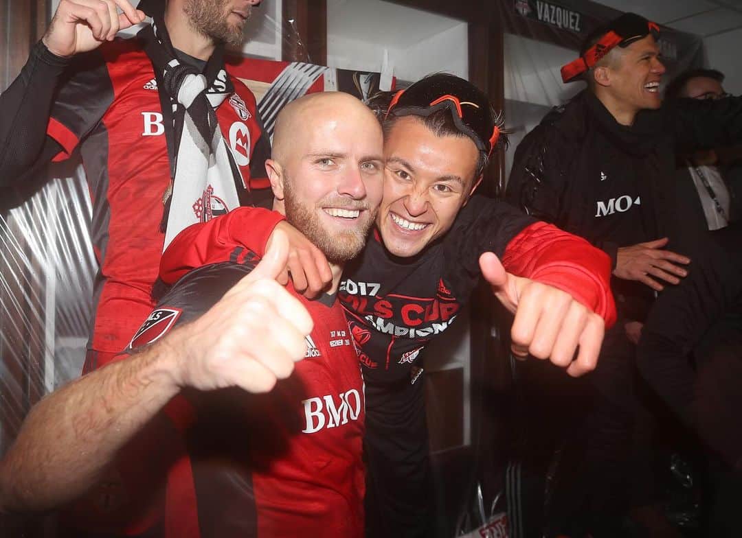 遠藤翼のインスタグラム：「. A true captain leading by example day in, day out.   So fortunate that I was able to share the pitch with him for years and see what the true professionalism and dedication looked like.  Thank you for what you have done for the city, club and myself. Congrats on an astonishing career Mike ❤️  #MB4Ever」