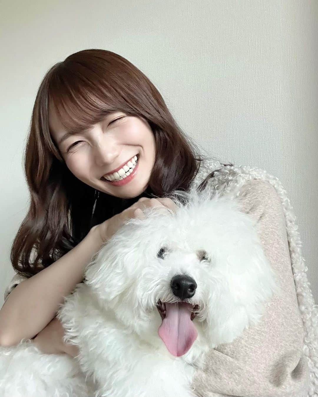 江嶋綾恵梨さんのインスタグラム写真 - (江嶋綾恵梨Instagram)「との🐶♡ 先日、お友達のお家でのんびりまったり𓂃  わんこ…可愛すぎるよ…(おもちに嫉妬される🦜笑  #犬 #犬スタグラム #犬のいる暮らし #笑顔」10月22日 12時06分 - aeringoooo