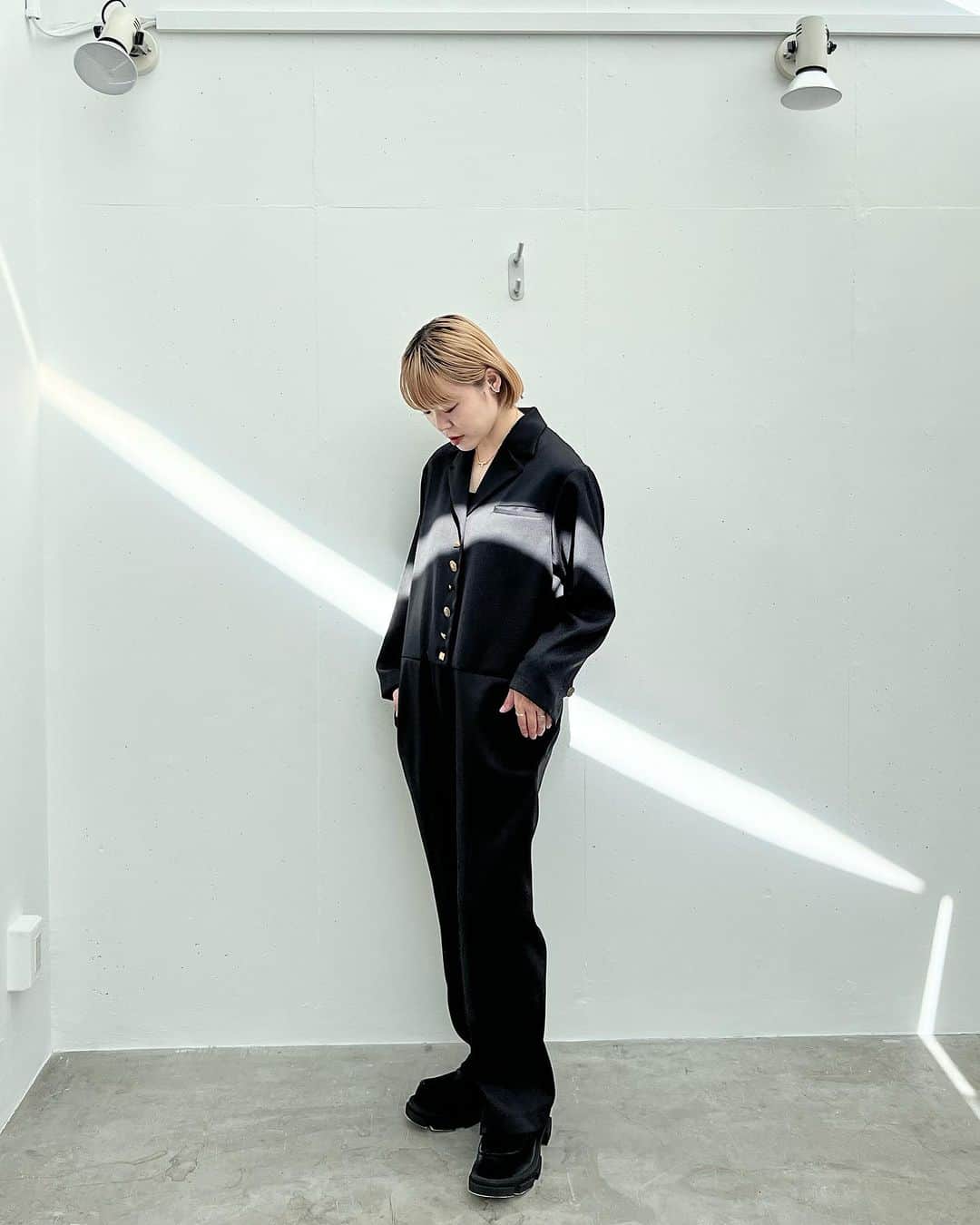 MIDWEST TOKYO WOMENさんのインスタグラム写真 - (MIDWEST TOKYO WOMENInstagram)「. 【all in one】 button all in one @fumietanaka_jp black / size1,2  【accessories】 midwest exclusive neck belt @fumietanaka_jp gold,silver   【shoes】 gao loafer @bothparis black / size 36-39  @midwest_tw staff 160cm」10月22日 12時24分 - midwest_tw