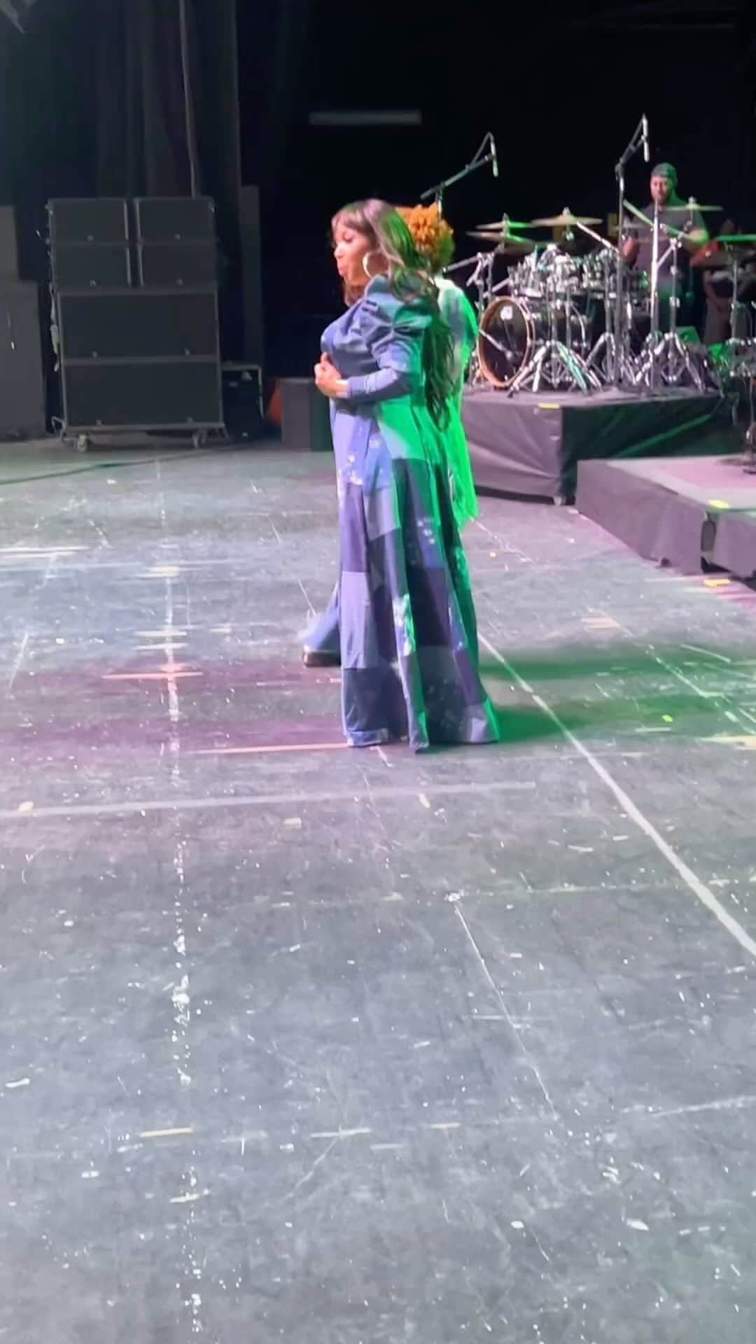 エリカ・キャンベルのインスタグラム：「God In Me!!!! @therealmarymary  we love this group!!! @majic1021 ❤️❤️@iamtinacampbell」