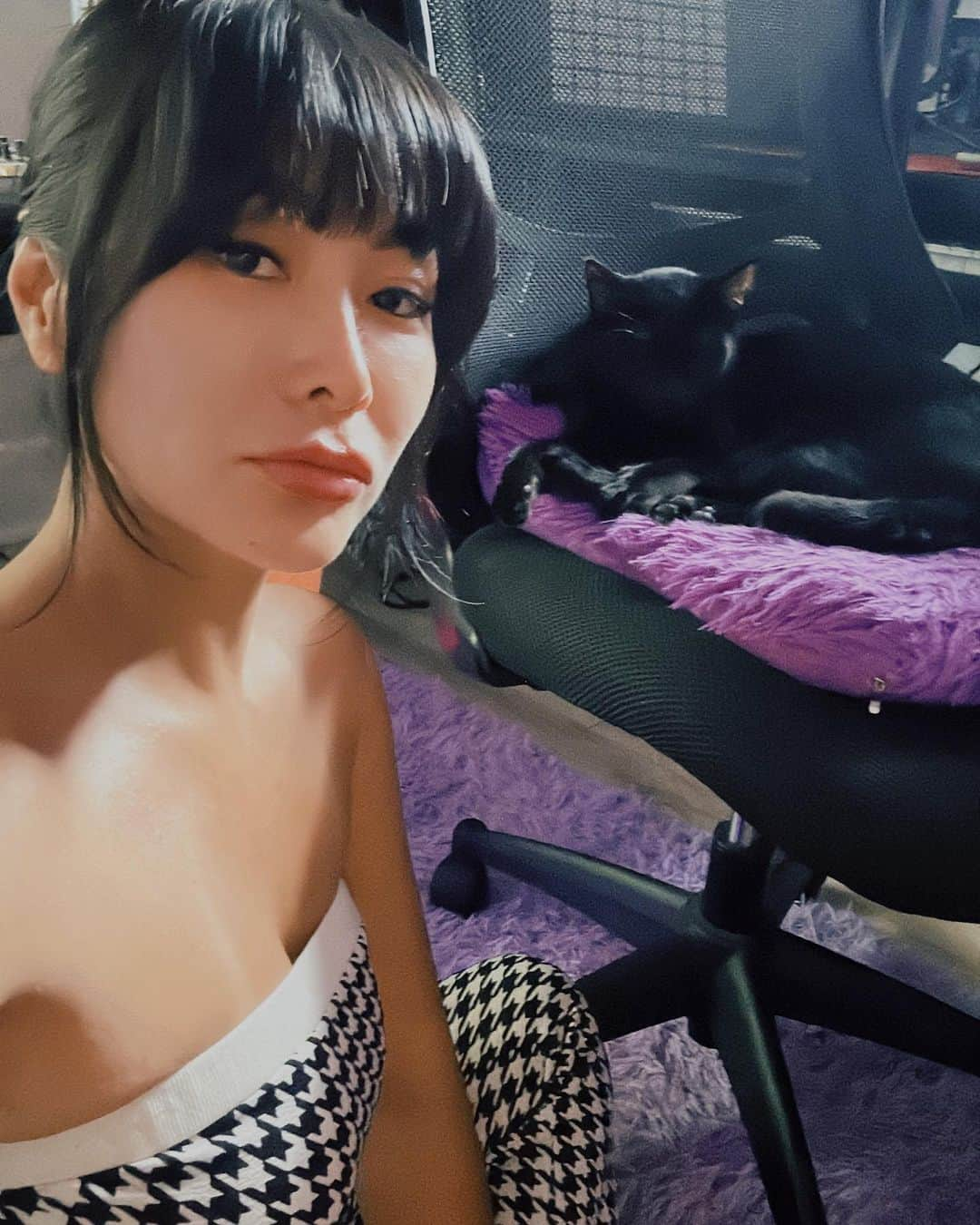 KanaKatanaさんのインスタグラム写真 - (KanaKatanaInstagram)「Getting ready for closing duty tonight @dialogue_la with @francescalombardomusic @eda_music__   Tickets are on RA 🌙🐈‍⬛ Can’t wait to see you all and dance」10月22日 12時37分 - kanahishiya