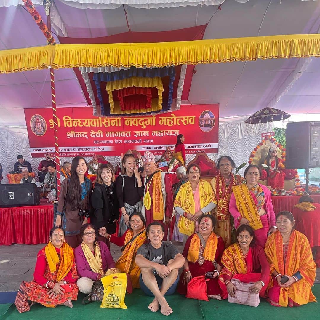 Ken Harakumaさんのインスタグラム写真 - (Ken HarakumaInstagram)「ケンハラクマと行くネパール🇳🇵ヒマラヤンヨガトレーニング『ポカラ編その3』 ヒンドゥ寺院でのお祭り🙏🙏🙏 @international_yoga_center  @fumiinaa_yoga  @erika_ikeda_moka  @u_ka_music  @keicoyoga  @megmemi212  @rie_in_sz  @naoko9861  @mr._.shanti  @kumamamami  #ポカラ #ヨガ合宿  #アシュタンガヨガ  #ケンハラクマ」10月22日 12時33分 - kenharakuma