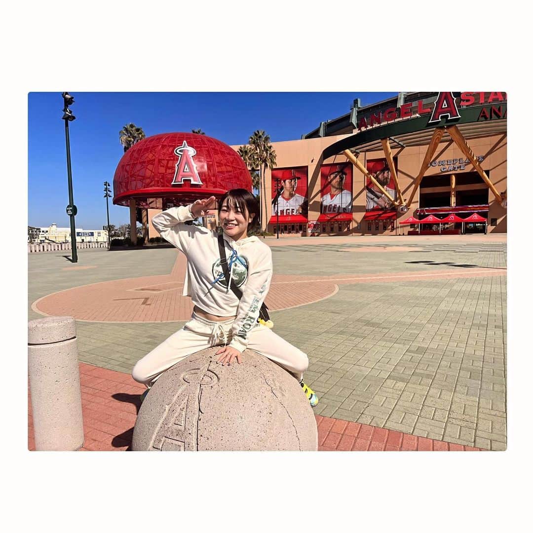 本間多恵さんのインスタグラム写真 - (本間多恵Instagram)「🇺🇸⚾️ 行っちゃった🤭 Angel Stadium of Anaheim!! with ちょちょたん🎀  オオタニさぁーーーん⚾️  #angelstadium #baseball #major #losangeles」10月22日 12時45分 - taehonma