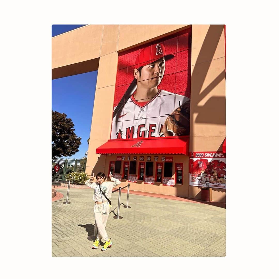 本間多恵さんのインスタグラム写真 - (本間多恵Instagram)「🇺🇸⚾️ 行っちゃった🤭 Angel Stadium of Anaheim!! with ちょちょたん🎀  オオタニさぁーーーん⚾️  #angelstadium #baseball #major #losangeles」10月22日 12時45分 - taehonma