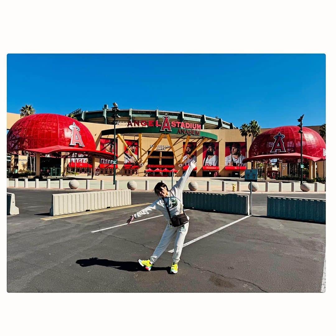 本間多恵のインスタグラム：「🇺🇸⚾️ 行っちゃった🤭 Angel Stadium of Anaheim!! with ちょちょたん🎀  オオタニさぁーーーん⚾️  #angelstadium #baseball #major #losangeles」