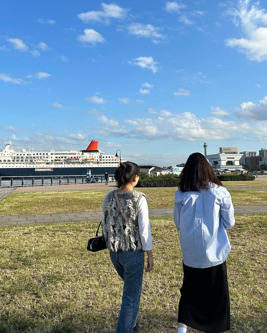 森マリアさんのインスタグラム写真 - (森マリアInstagram)「. 大学からの仲良し友達と横浜デート🕊️🤍  楽しかったな〜 写真をみてるだけで幸せだな〜 いつも心良く協力してくれる友達には感謝しかないです🙇🏻‍♀️ 本当にありがとう！  最後の動画は謎に走らされた🤔  #横浜　#みなとみらい」10月22日 12時38分 - maria_mori_official