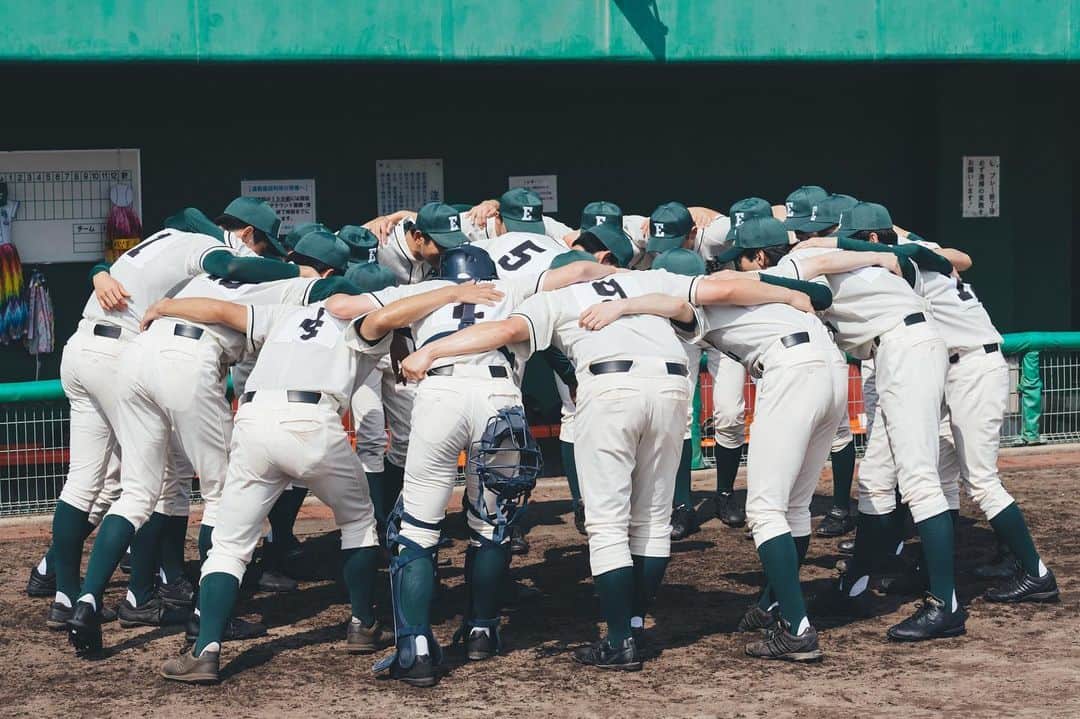 下剋上球児のインスタグラム：「⚾️  【お知らせ📢】  #下剋上球児 本日10月22日 15:00〜　第1話再放送✨✨  まだみていない方はもちろん、 すでにご視聴いただいた皆さまも！！！ 第2話放送前に1話を復習しましょう😆  ぜひチェックお願いします✅✨  #tbs #日曜劇場 #下剋上球児 #第1話再放送 #高校野球 #第2話今夜9時放送✨」
