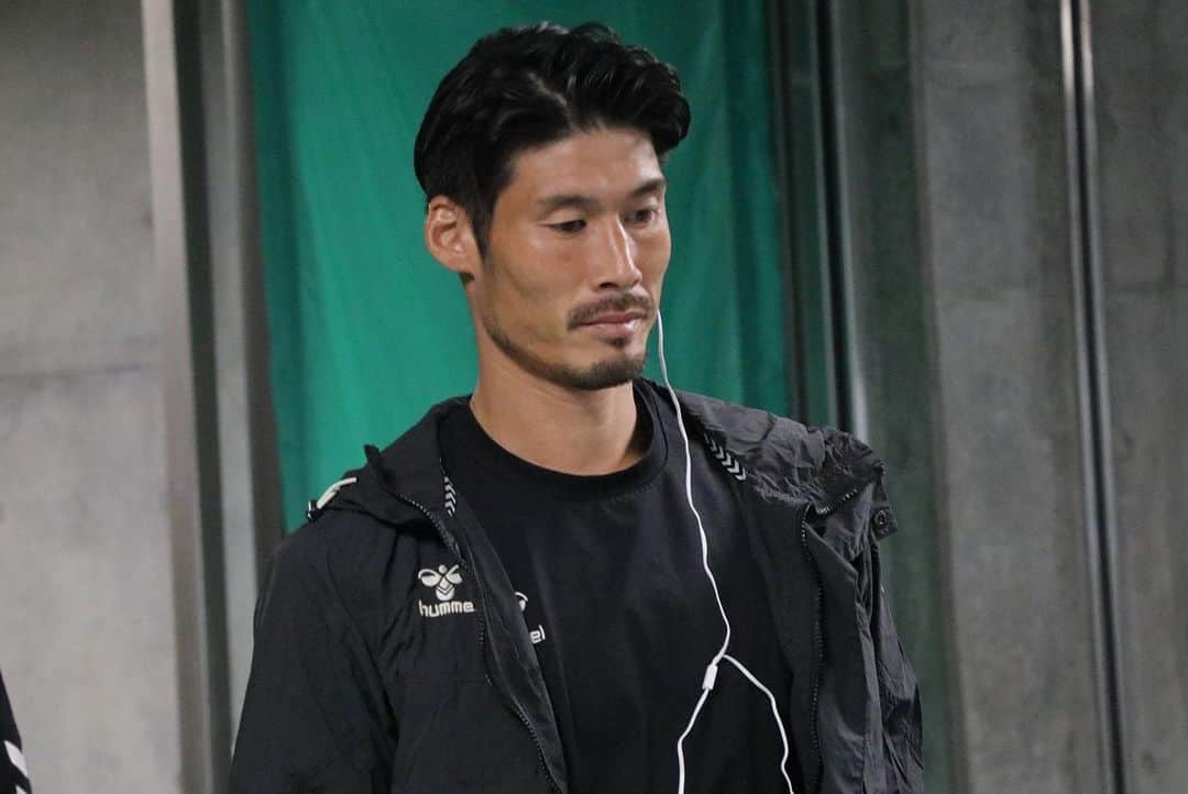 ジェフユナイテッド市原・千葉さんのインスタグラム写真 - (ジェフユナイテッド市原・千葉Instagram)「#10月22日 #第39節 #東京ヴェルディ #14時キックオフ ⚽  チームバスが🚌味の素スタジアム🏟に到着！  メンバー確認はこちら💁 bit.ly/3tDkhmx  DAZN視聴はこちら📱 bit.ly/3Ifm9Wq  #jefunited #ジェフ千葉 #jleague #今こそWINBYALL2023」10月22日 13時01分 - jefunited_chiba_official
