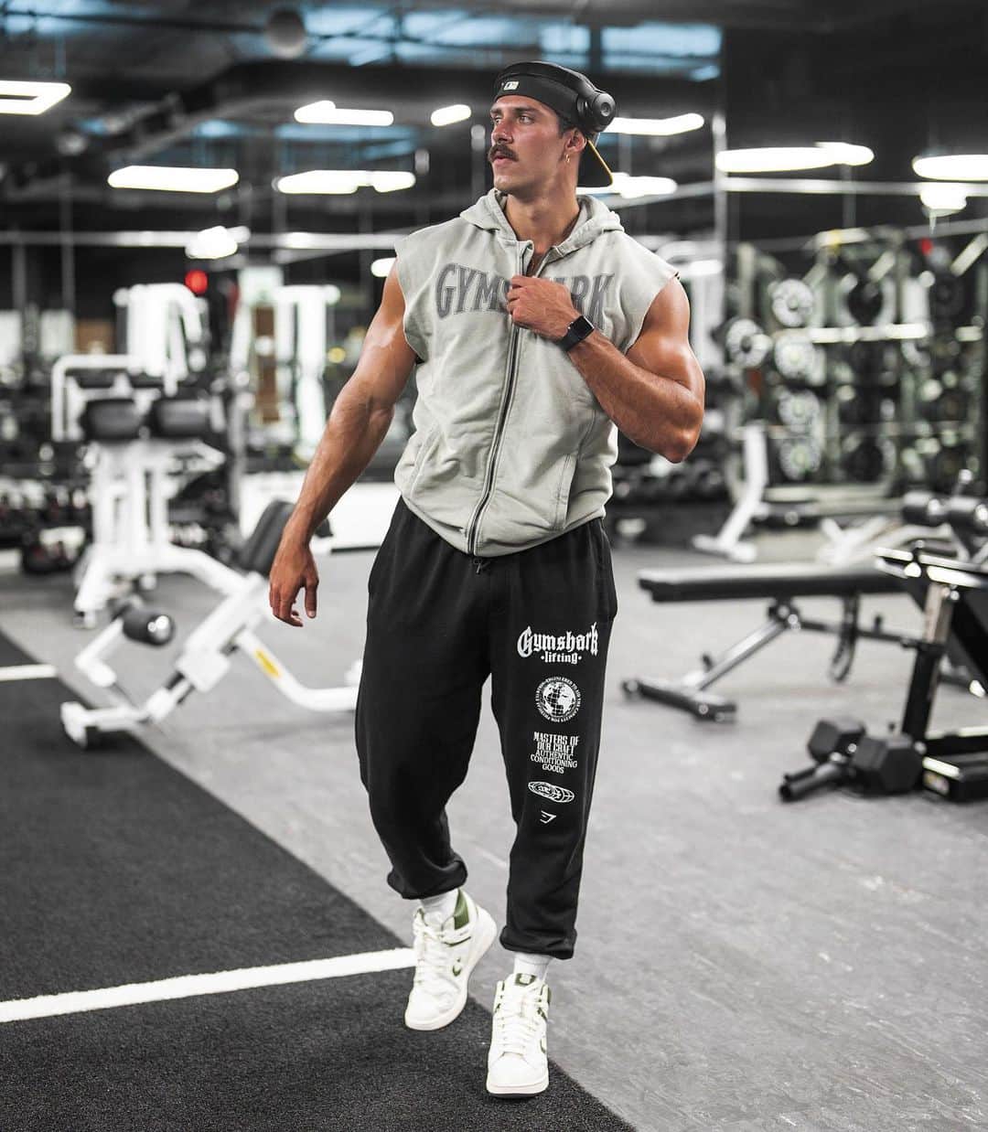 Steven Kellyのインスタグラム：「few days in the UK 🦾  gymshark code (skelly)」