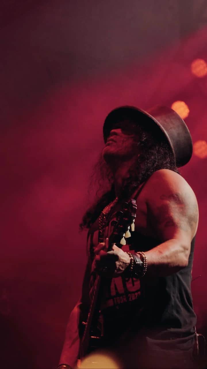 Guns N' Rosesのインスタグラム：「Houston, San Diego & Aftershock, Sacramento! You BROUGHT it. Amazing crowds, venues and kickass good times. Thank you!」