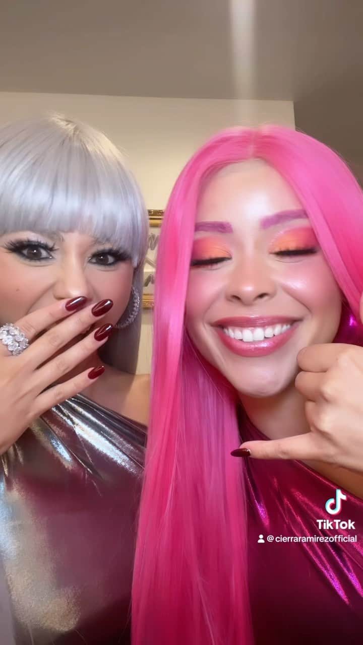 シエラ・ラミレスのインスタグラム：「shark boy & lava girl reporting for duty🫡」