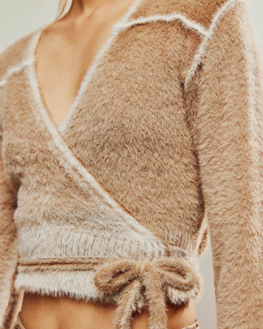 freepeopleのインスタグラム：「A new sweater is calling your name. Link in bio to shop the Tie It Up Wrap Sweater.」