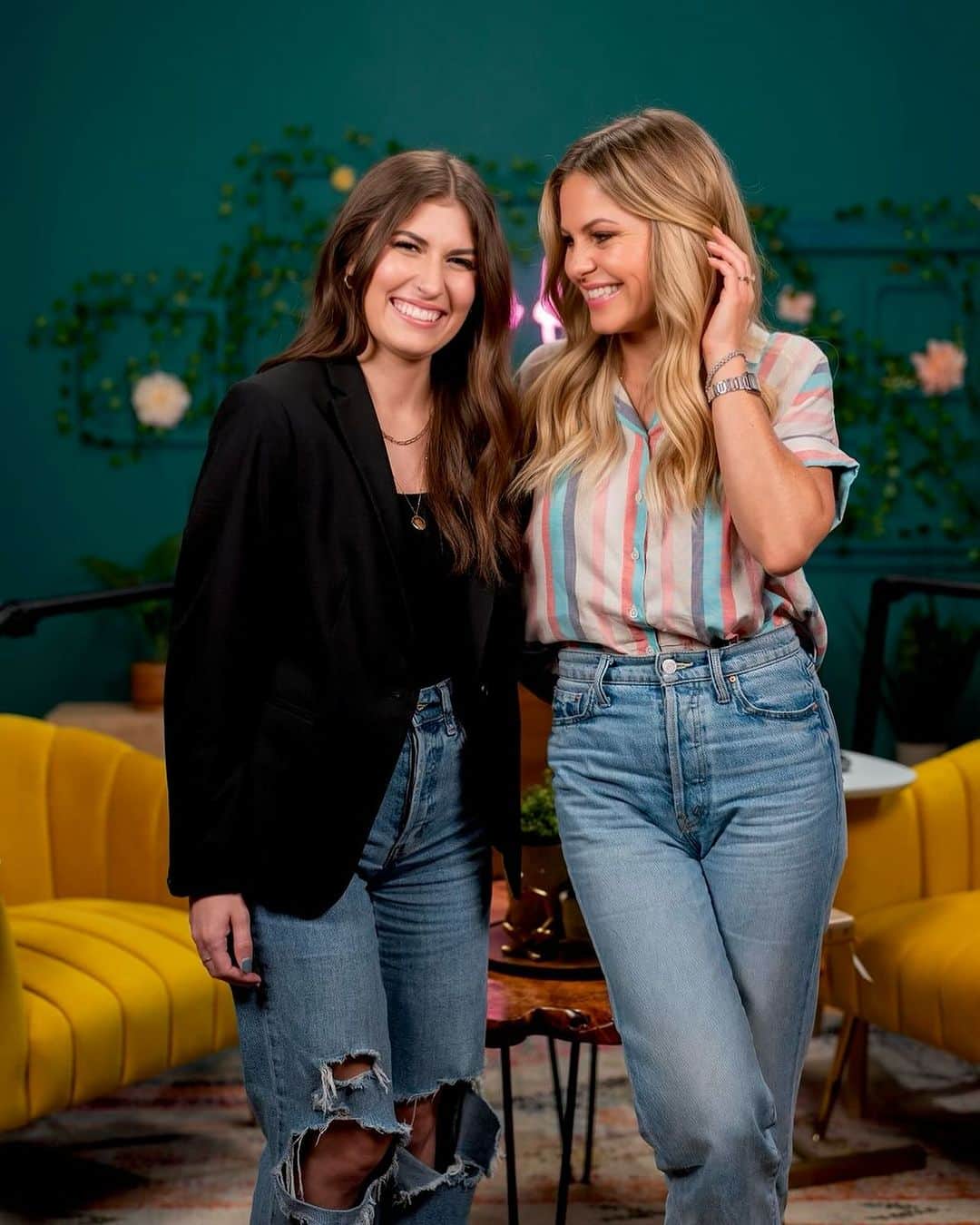 キャンディス・キャメロン・ブレのインスタグラム：「Congratulations to this incredibly talented lady @katynicholemusic for winning NEW ARTIST OF THE YEAR at the Dove Awards 👏🏼  You are such a light and I feel honored to not only know you, but to have also had you as a guest on the @candacecameronburepodcast 💕✨  Tell Katy congratulations in the comments below!!」