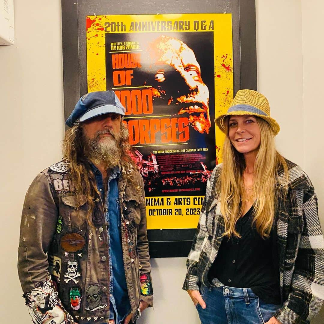 ロブ・ゾンビのインスタグラム：「A big thanks to everyone who came out last night to our 20th anniversary screening of HOUSE OF 1000 CORPSES at the Bantam cinema @bantam.cinema . 🎃 Tonight is THE DEVILS’ S REJECTS! 🎃 #houseof1000corpses #robzombie #sherimoonzombie #bantamcinema」