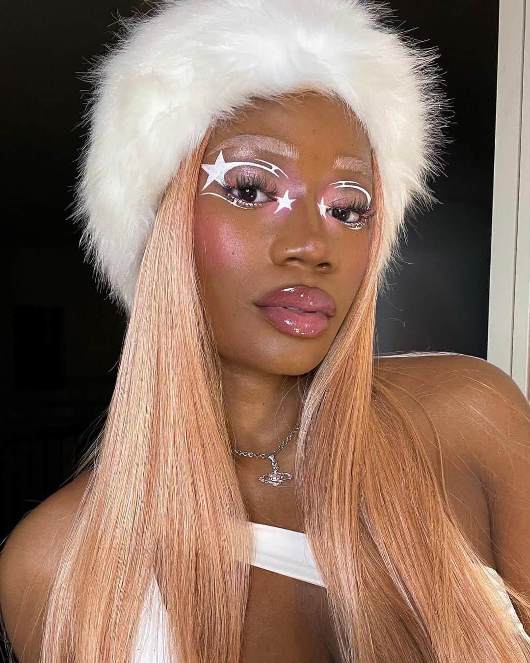 BH Cosmeticsのインスタグラム：「Need a last min Halloween Look? @itsbeautybybrit uses the Take Me Back To Brazil Palette to create this chic Ice Queen glam ❄️💫⁣ ⁣ #bhcosmetics」
