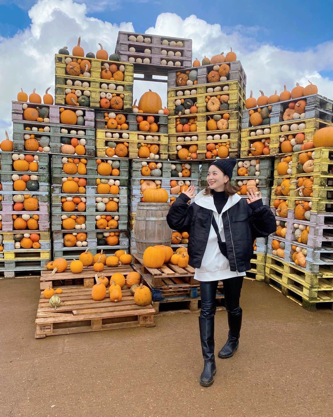 秋元玲奈さんのインスタグラム写真 - (秋元玲奈Instagram)「Pumpkin patch🎃👻  泥まみれになって楽しみました。  #london #londonlife #pumpkinpatch  #halloween2023 #pumpkinfarm  #milford」10月22日 5時28分 - rena_akimoto