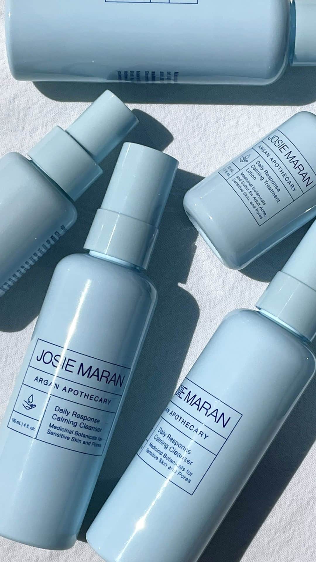 ジョジー・マランのインスタグラム：「Acne has met it’s (Apothecary) match. 🥊 Whether it’s chronic congestion or a new flare up, Mama Nature’s natural otc ingredients have you covered. *phew* Thank you Argan Apothecary Treatment Cleanser + Lotion 🙏」
