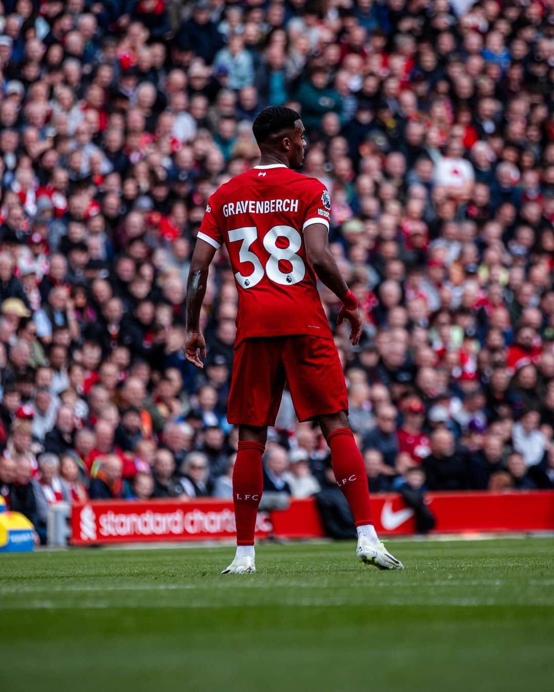 ライアン・フラーフェンベルフのインスタグラム：「Great feeling to play my first Merseyside derby and to get the 𝐖 🙌🏾」