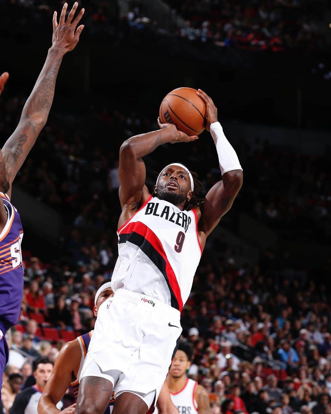 ポートランド・トレイルブレイザーズのインスタグラム：「year 2 in PDX 🔜  12.3 PTS | 57.7 FG% | 42.9 3P%」